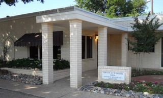 Outside view of Dr. Cutbirth’s modern dental clinic near you in Waco, TX, known for expert dental treatment and comfortable patient care.