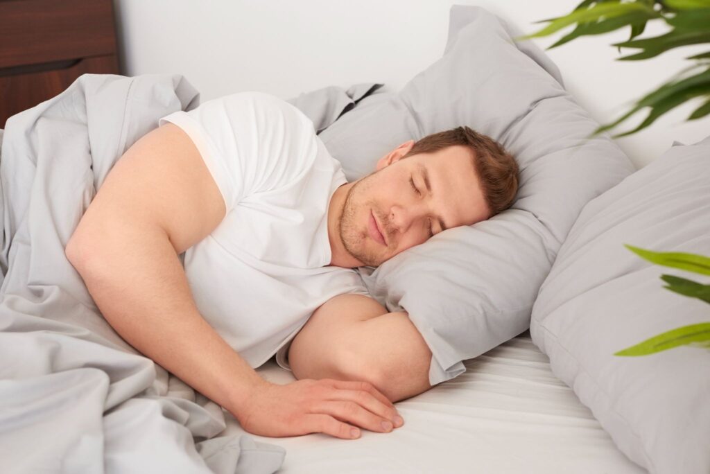 Wondering why people snore or what causes snoring? Here is a sleeping man demonstrating methods on how to stop snoring immediately.